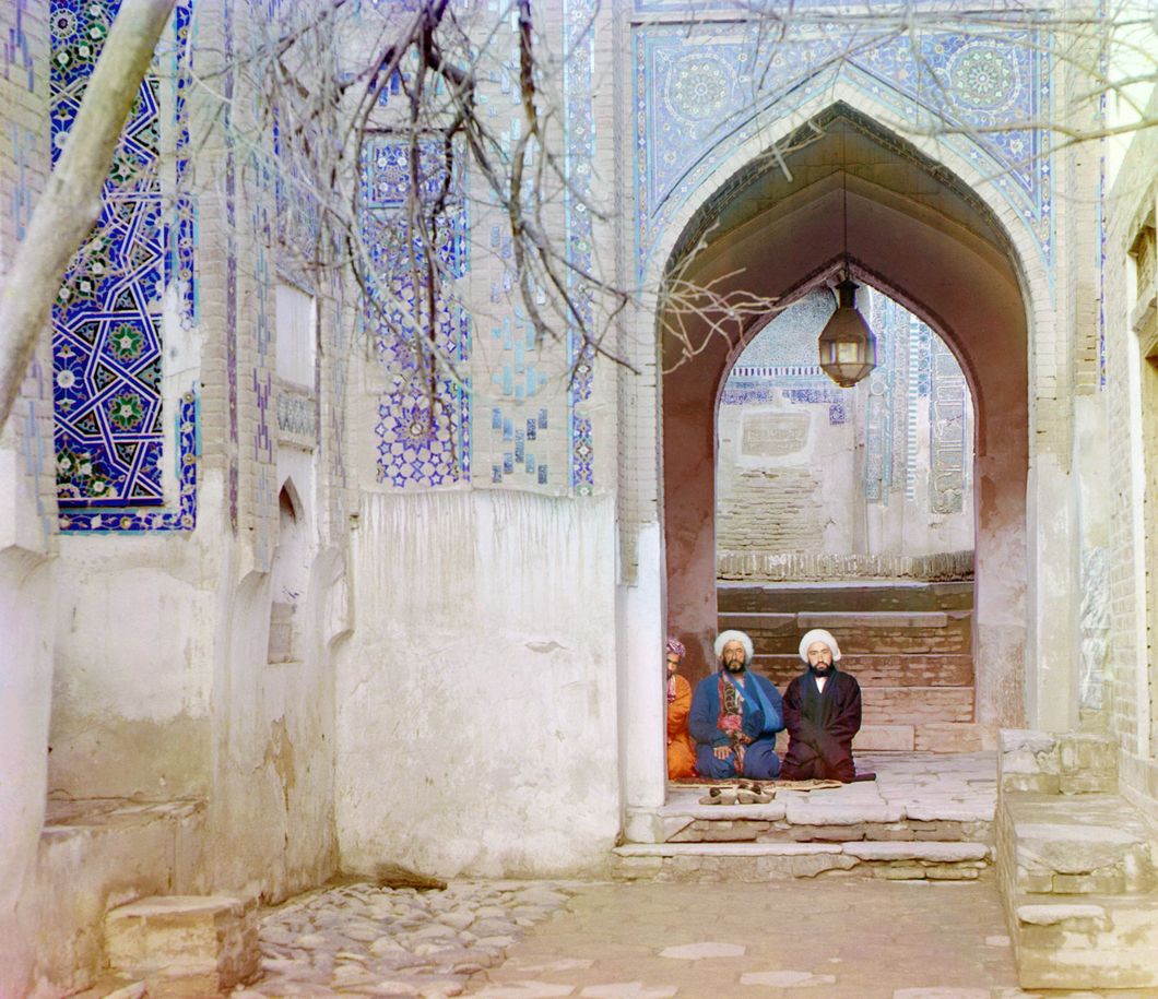 At entrance to upper chartak (canopy) of Shakh-i Zindeh, Samarkand