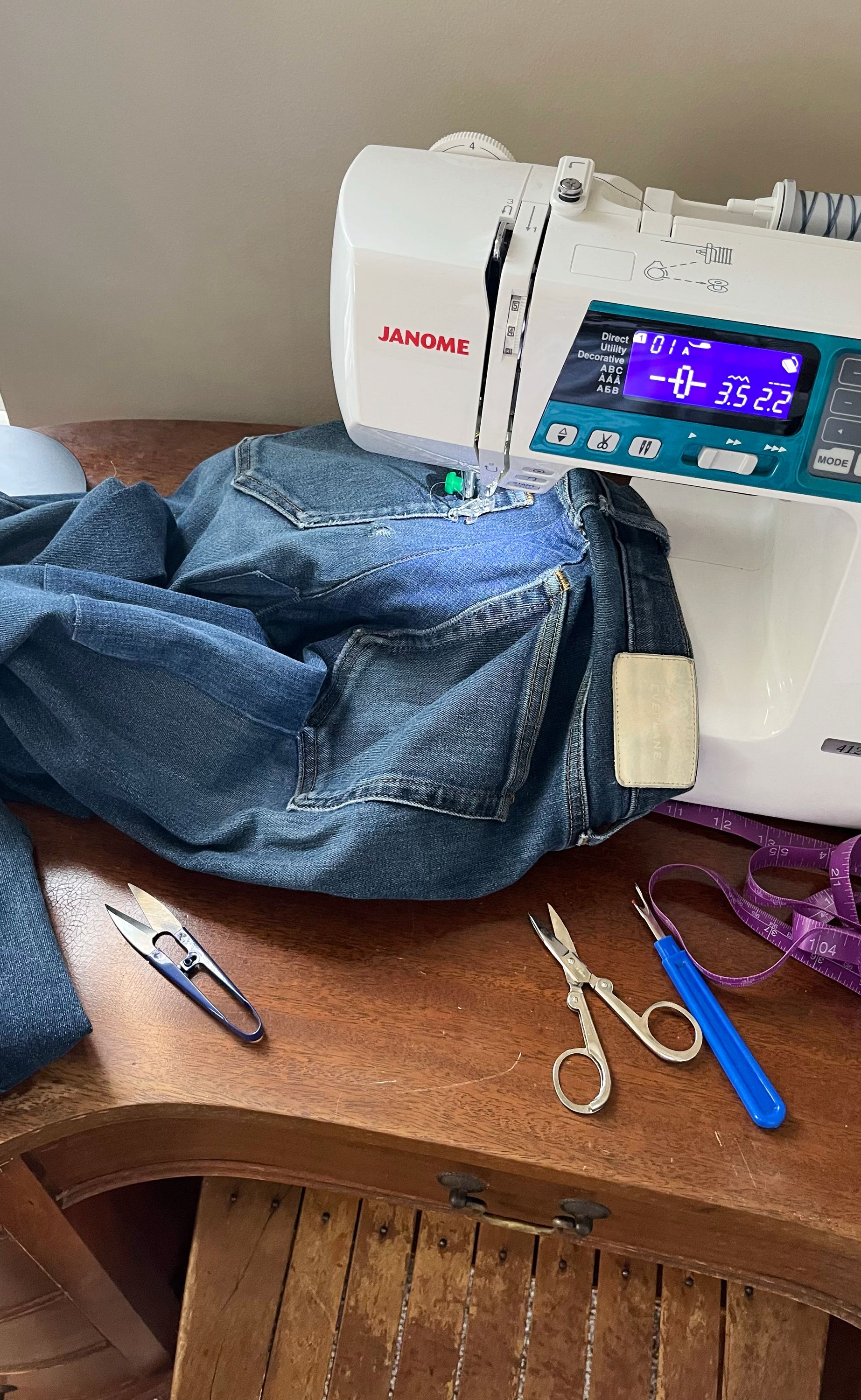 Mending the hold next to the pocked on these jeans, playing a bit of thread-chicken with the top spool.